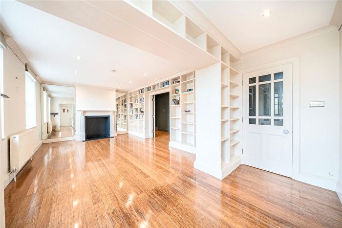 3 Bedroom Flat To Rent In Dartmouth House, Catherine Grove, Greenwich, SE10