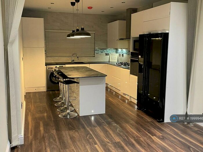 3 Bedroom Bungalow To Rent In Loudoun Avenue, Ilford, IG6