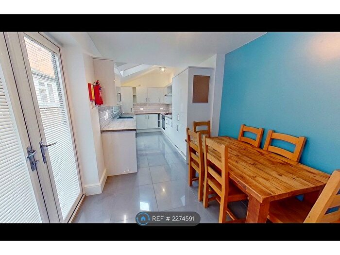 6 Bedroom Terraced House To Rent In Cottesmore Road, Nottingham, NG7