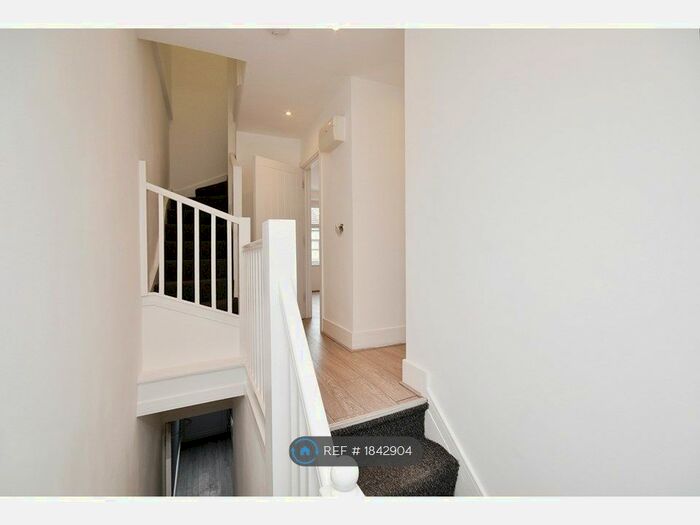 2 Bedroom Flat To Rent In Coveny Street, Cardiff, CF24