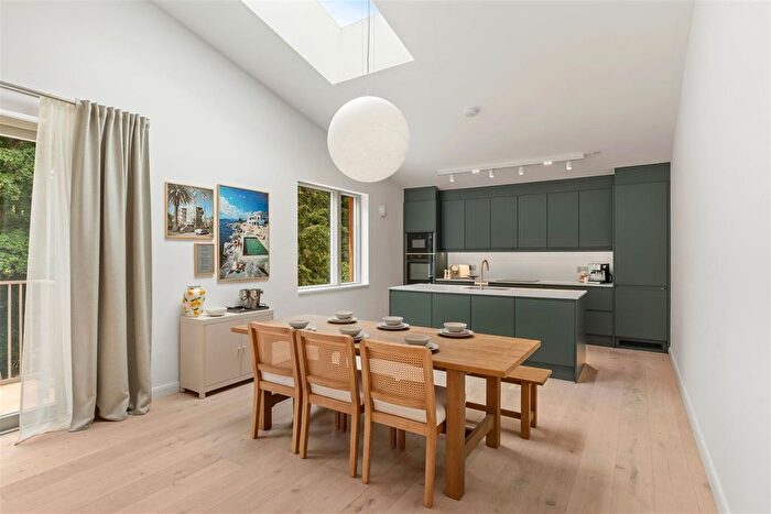 2 Bedroom Flat For Sale In Apartment, Larchwood Lodge, New Road, Digswell, Welwyn, AL6