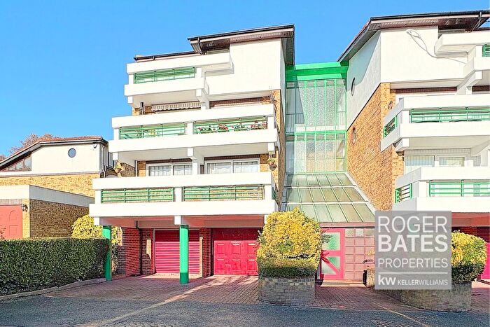 2 Bedroom Flat To Rent In The Vale, Basildon, SS16