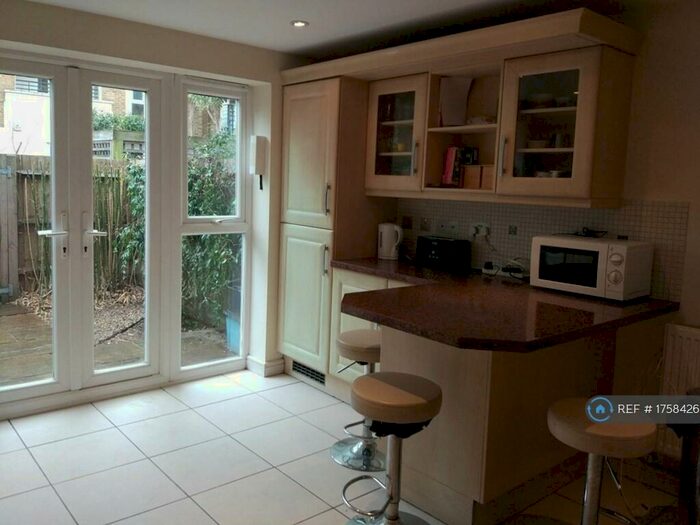 4 Bedroom Terraced House To Rent In Balmoral Court, London, SE17