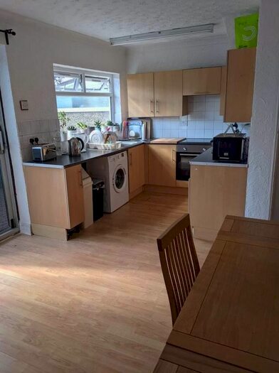 3 Bedroom Terraced House To Rent In Castle Road, Grays, Essex, RM17