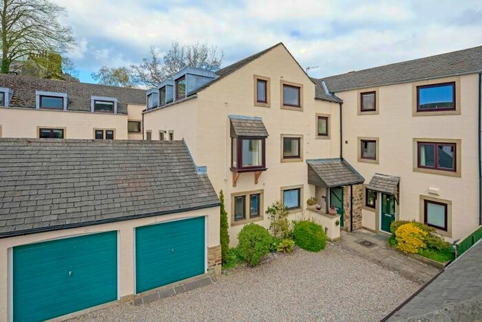 2 Bedroom Flat To Rent In Old Bridge Rise, Ilkley LS29