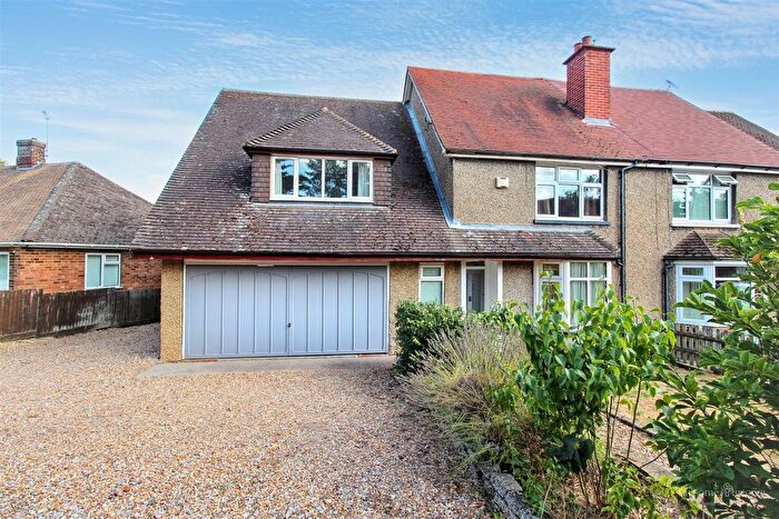 4 Bedroom Semi-Detached House For Sale In Long Lane, Tilehurst, Reading, RG31