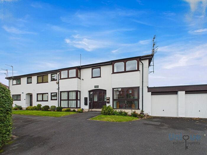 2 Bedroom Flat For Sale In St. James Lodge, Clifton Drive South, Lytham St. Annes, FY8