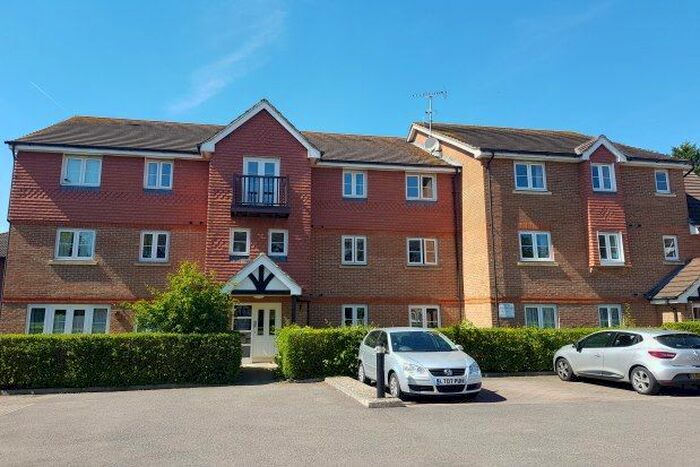 2 Bedroom Flat To Rent In Kings Place, Horsham, RH13