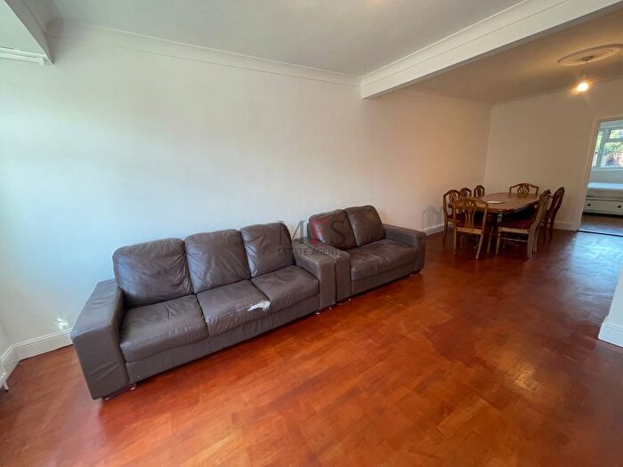 5 Bedroom Terraced House To Rent In Crosslands Avenue, Norwood Green, UB2