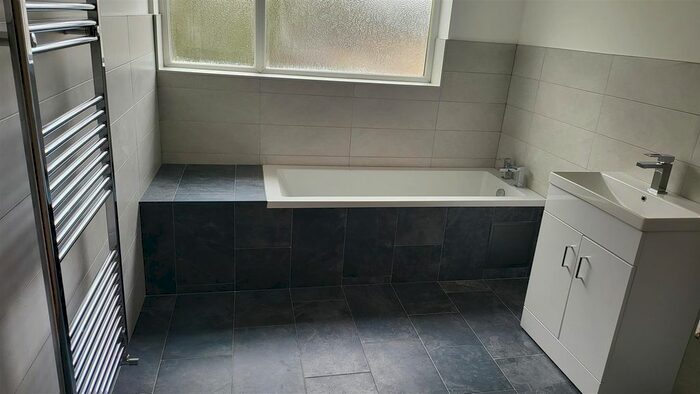 2 Bedroom Flat To Rent In Umberslade Road, Earlswood, Solihull, B94