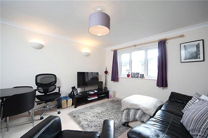 1 Bedroom Flat To Rent In St James's Drive, Wandsworth, SW12