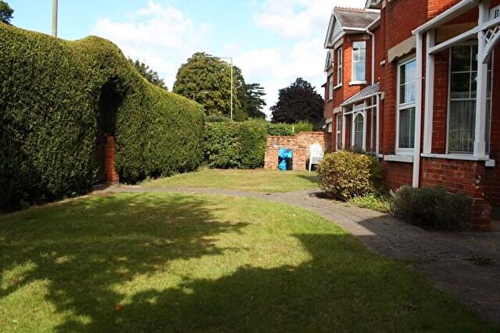 1 Bedroom Flat To Rent In Bargate House, Woking, GU21