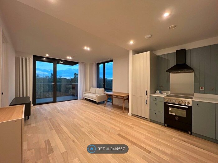 1 Bedroom Flat To Rent In Hollandbury House, Brentford, TW8