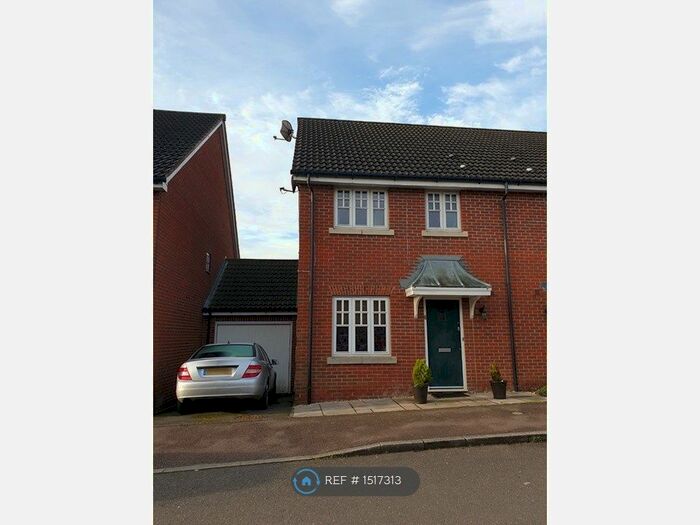 3 Bedroom Semi-Detached House To Rent In Exbury Lane, Westcroft, Milton Keynes, MK4