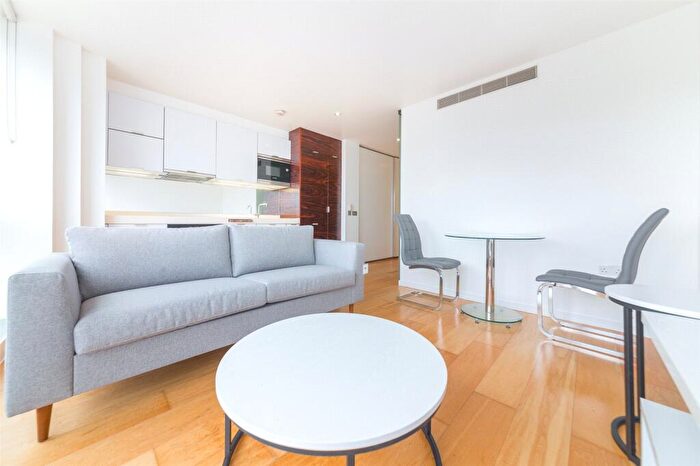 Apartment For Sale In Ontario Tower, Fairmont Avenue, London, E14