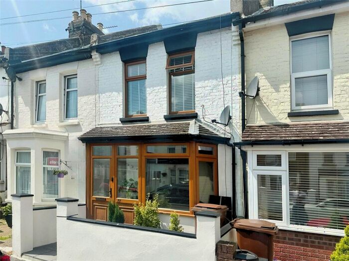 3 Bedroom Terraced House To Rent In Milton Road, Gillingham, Kent, ME7