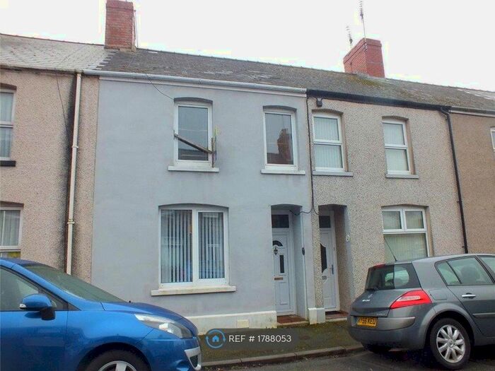 3 Bedroom Terraced House To Rent In Warwick Road, Milford Haven, SA73