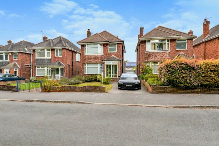 3 Bedroom Detached House To Rent In Portsmouth Road, Southampton, SO19