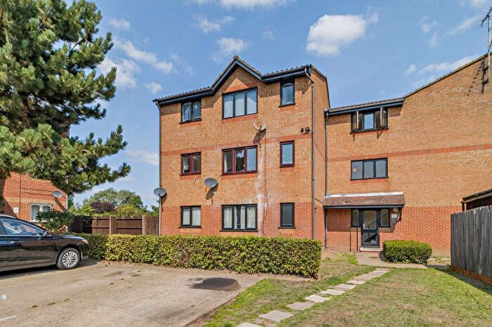 1 Bedroom Apartment For Sale In Cobbett Close, Enfield, EN3