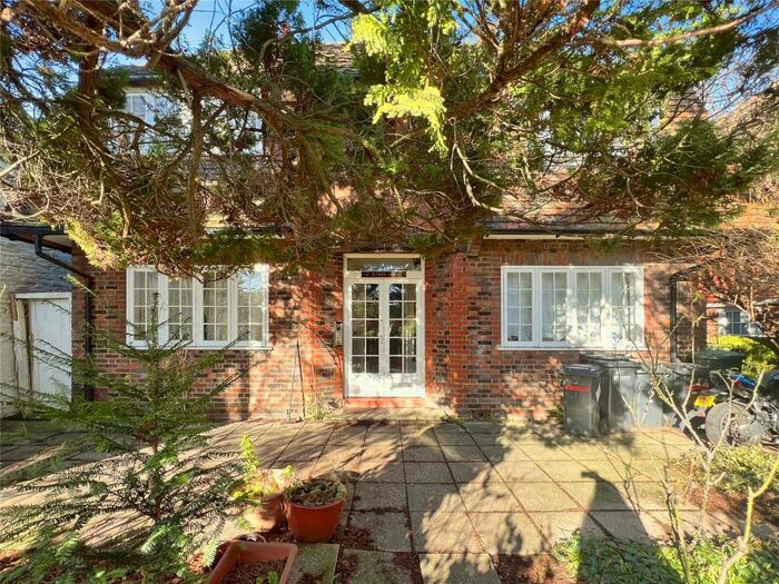 1 Bedroom Flat To Rent In St. Peters Lane, Canterbury, Kent, CT1