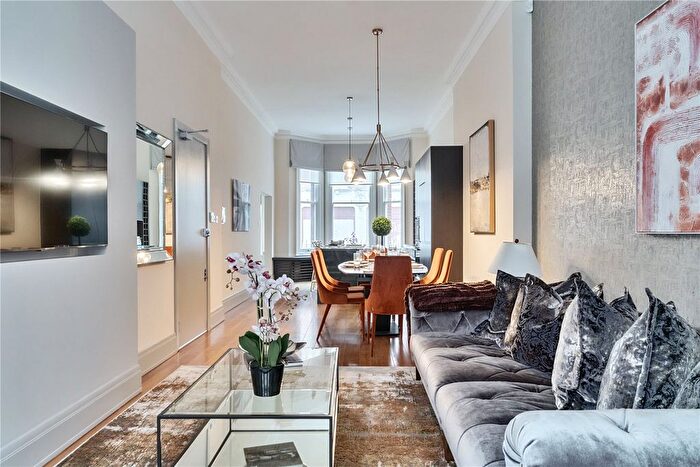 3 Bedroom Flat To Rent In Egerton Gardens, London, SW3