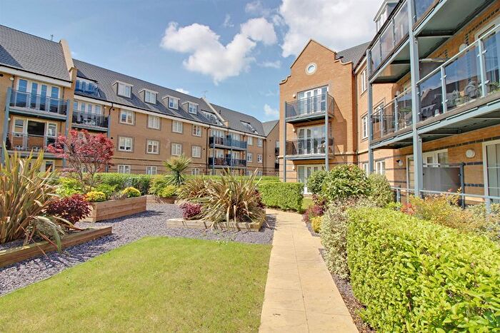 2 Bedroom Flat To Rent In Constables Way, Hertford, SG13