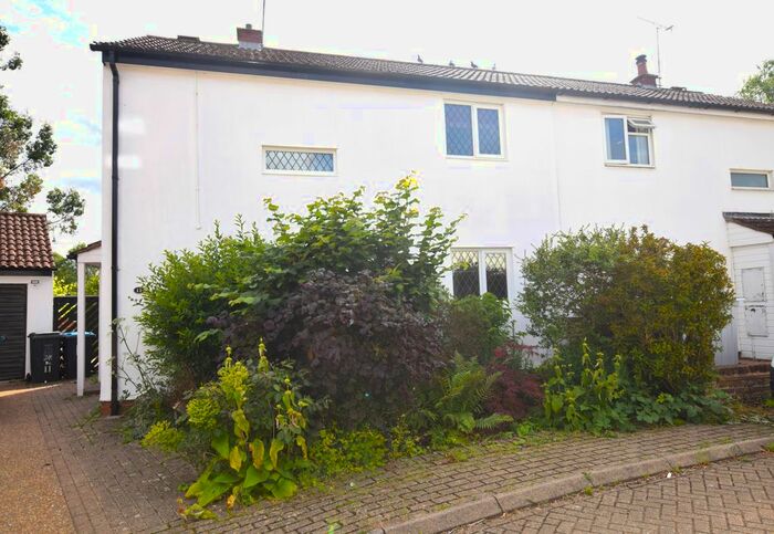 3 Bedroom Semi-Detached House To Rent In Mitchell Close, Bovingdon, HP3