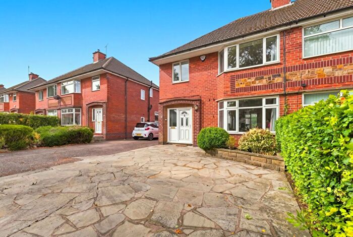 3 Bedroom Semi-Detached House For Sale In Walton Road, Chesterfield, S40