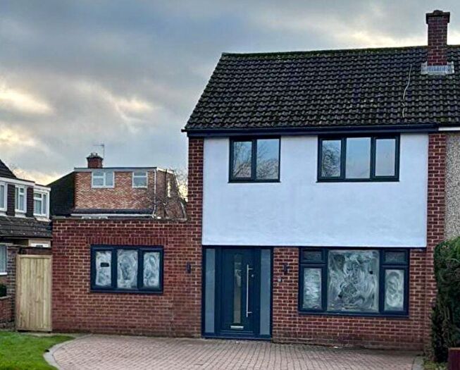 4 Bedroom Semi Detached House For Sale In Horseman Close, Oxford, OX3