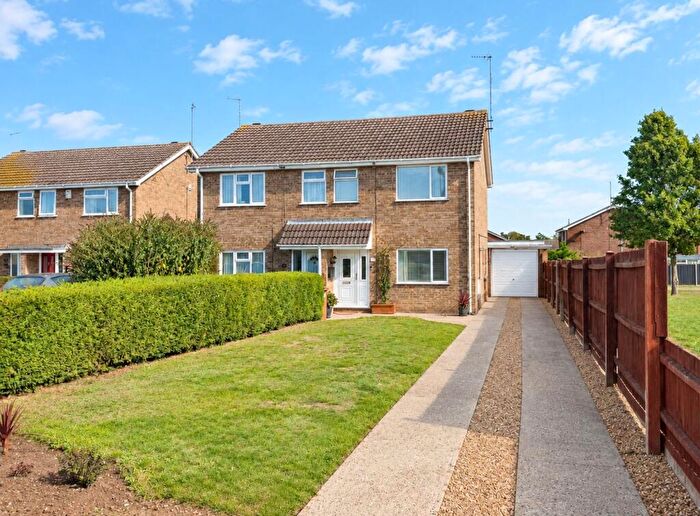 3 Bedroom Semi-Detached House For Sale In Borrowdale Close, Gunthorpe, Peterborough, PE4