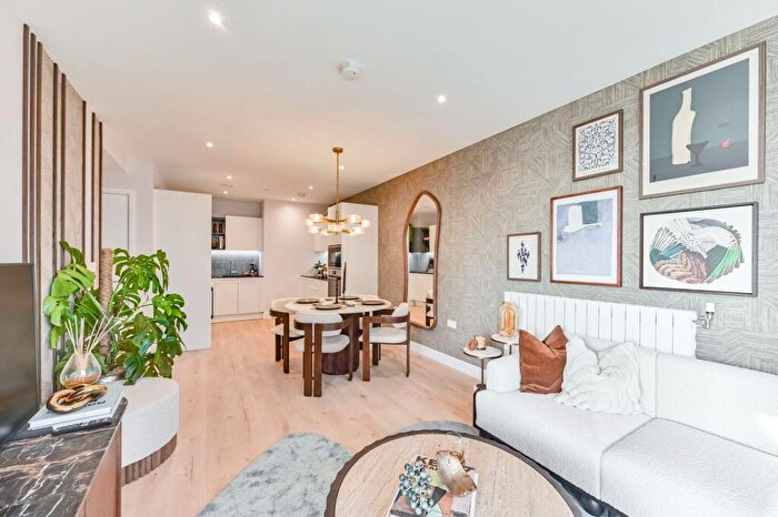 3 Bedroom Flat For Sale In Lombard Square, Plumstead, SE28