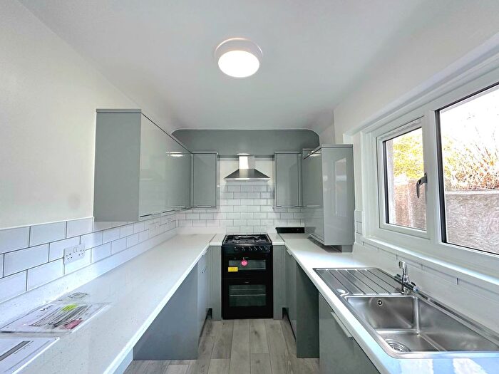 2 Bedroom End Of Terrace House To Rent In Dinas Street, Plasmarl, SA6