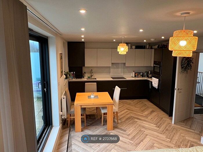 1 Bedroom Flat To Rent In Grand Drive, London, SW20