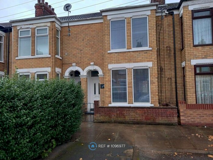 3 Bedroom Terraced House To Rent In Dryden Street, Hull, HU8