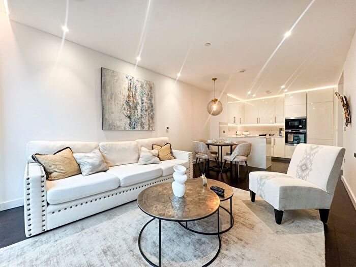 2 Bedroom Flat To Rent In Thornes House, Nine Elms, London, SW11