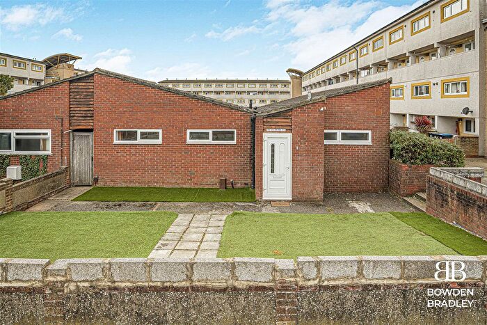 3 Bedroom Semi-detached Bungalow For Sale In Limes Avenue, Chigwell, IG7