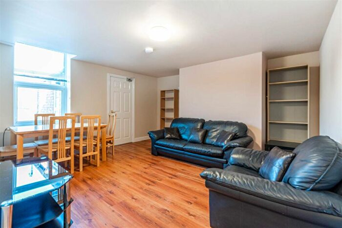 5 Bedroom Maisonette To Rent In £pppw - Grosvenor Road, Jesmond, NE2