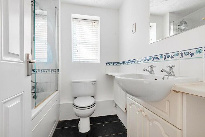 1 Bedroom Flat For Sale In Grifon Road, Grays, RM16