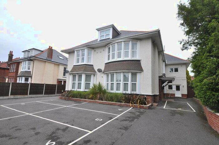 3 Bedroom Flat To Rent In Milton Road, Bournemouth, BH8