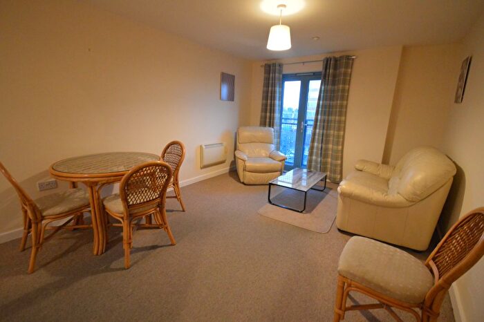 1 Bedroom Flat To Rent In Wellington House, Town Centre, SN1