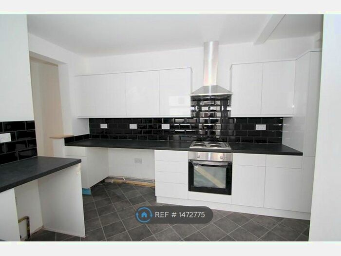 2 Bedroom Maisonette To Rent In London Road, Ashford, TW15