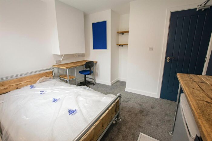 6 Bedroom House To Rent In Rookery Road, Selly Oak, Birmingham, B29