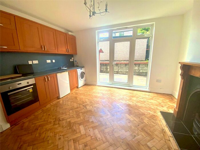 1 Bedroom Flat To Rent In Pound Street, Carshalton, Surrey, SM5