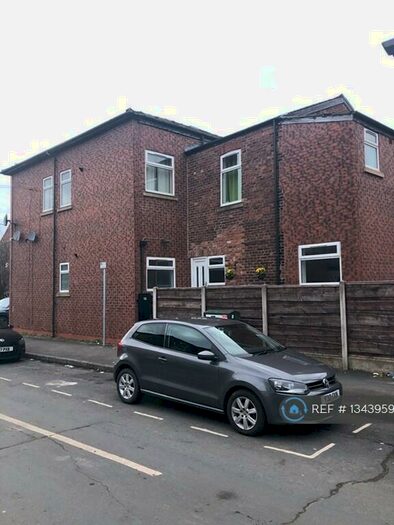 2 Bedroom Flat To Rent In Shaw Heath, Stockport, SK2