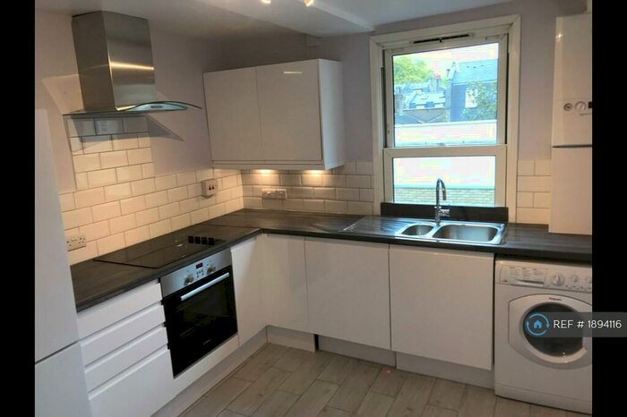 2 Bedroom Flat To Rent In Elliot's Row, Elephant & Castle, London, SE11