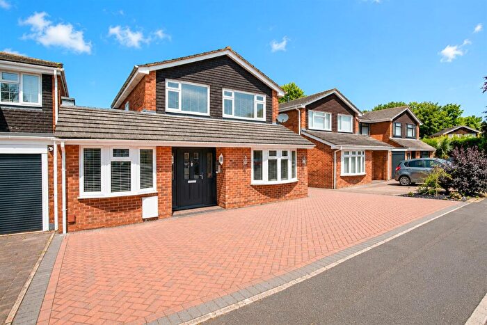 4 Bedroom Detached House To Rent In De Vitre Green, Wokingham, RG40