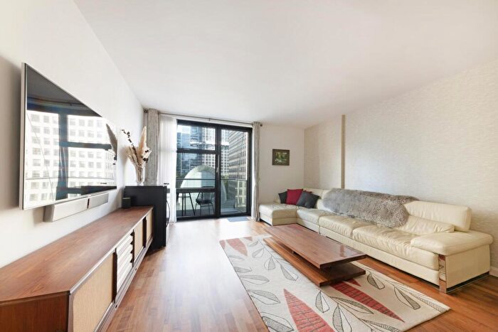 2 Bedroom Apartment To Rent In Discovery Dock West, Canary Wharf, London, E14