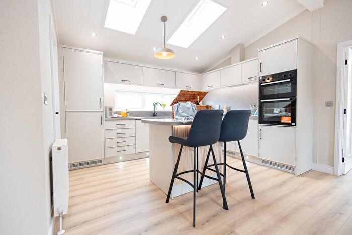 2 Bedroom Park Home For Sale In Dorking, Surrey, RH5
