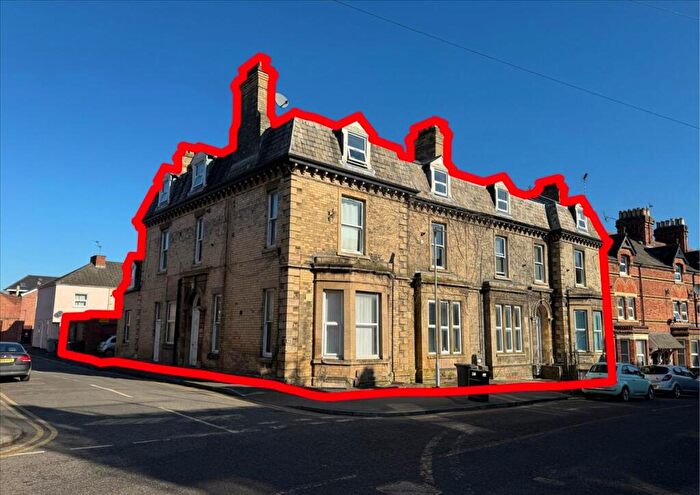 House Of Multiple Occupation For Sale In - Avenue Road, Grantham, Lincolnshire, NG31