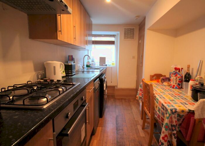 5 Bedroom Flat To Rent In St Pancras Way, Camden, NW1
